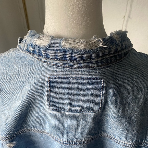 American Eagle Oversized Boyfriend Jean Jacket - Picture 3 of 11